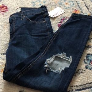 Distressed skinny jeans